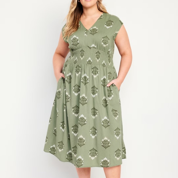 NWT OLD NAVY  Waist-Defined Midi Dress Color: Block Print - Picture 5 of 8